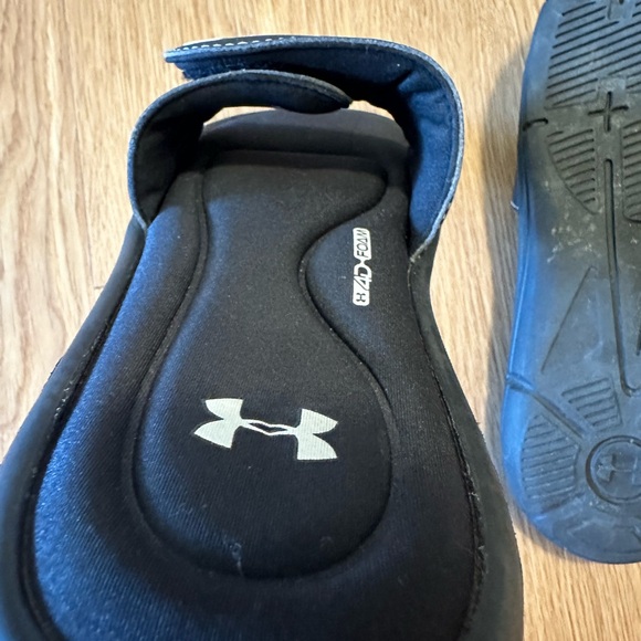 Under Armour Memory Foam Black Slides Sandals barely worn men size 10 women 11 - Picture 5 of 5